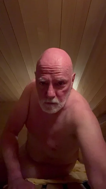 Bearstgt showing my hole in public sauna Fuck me