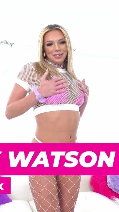 Sucking Cock and Fingers in Her Twat Has Tiffany Watson Hosing Down the Room