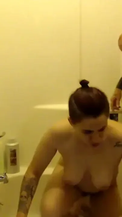 Pee on me makeout lesbian