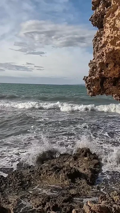 Wild Beach Vacation - Hot Tattooed MILF Gives a Stranger the Ultimate Pleasure