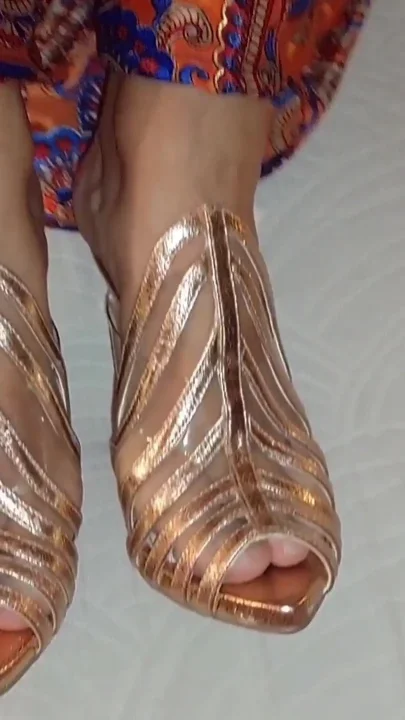 Selena's Feet Worship and Posing in Heels