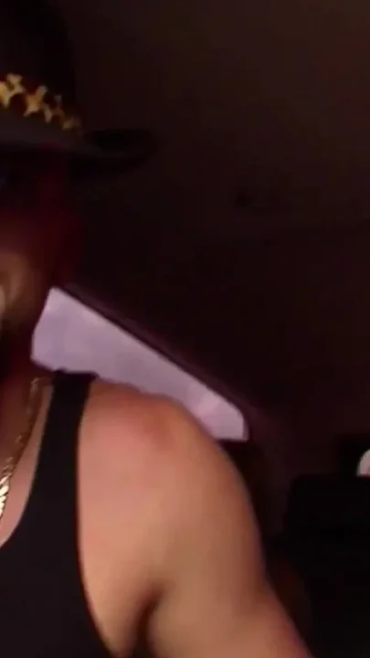 Hot Babe Gives a Juicy Blowjob in the Car and a Hard Fuck with Cumshot After