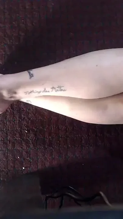 Flip flop ankles crossed