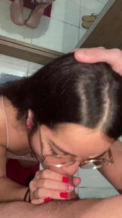 Debora Mendes' POV blowjob on Wellington Ribeiro butt reflection in the mirror