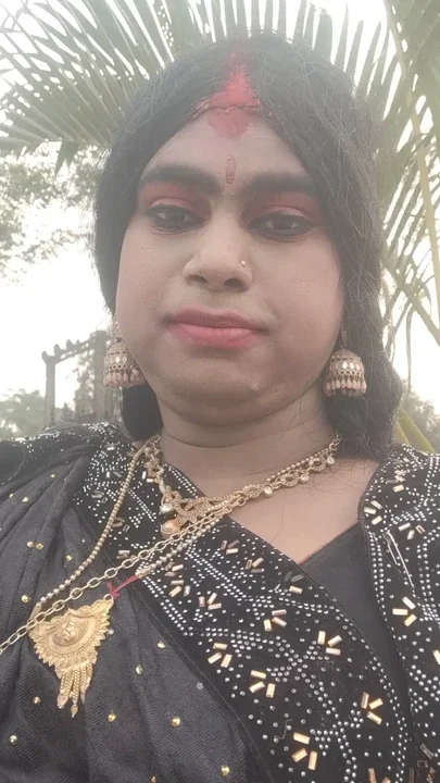 Crossdresser Meghna sissy outing at park