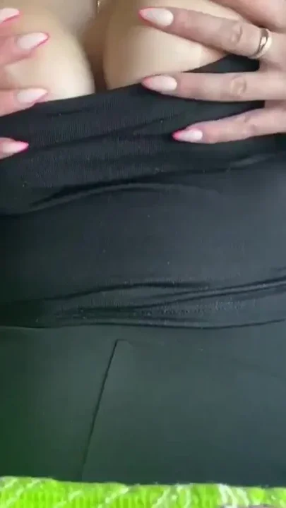 A fellow traveler showed big milky tits on the train Clip 1