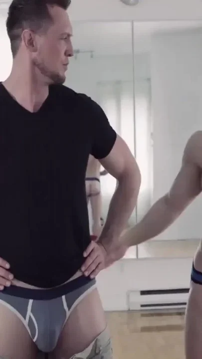 Masqulin - Muscular hunk Pierce Paris raw breeds Igor Romani