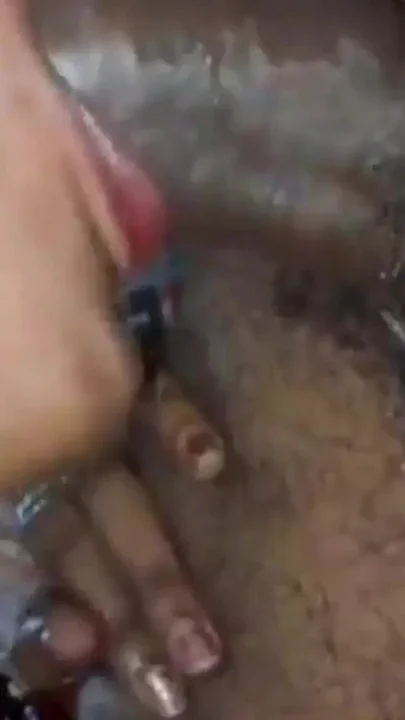 Desi mommy lund chus kar mal pi gyi Clip 1