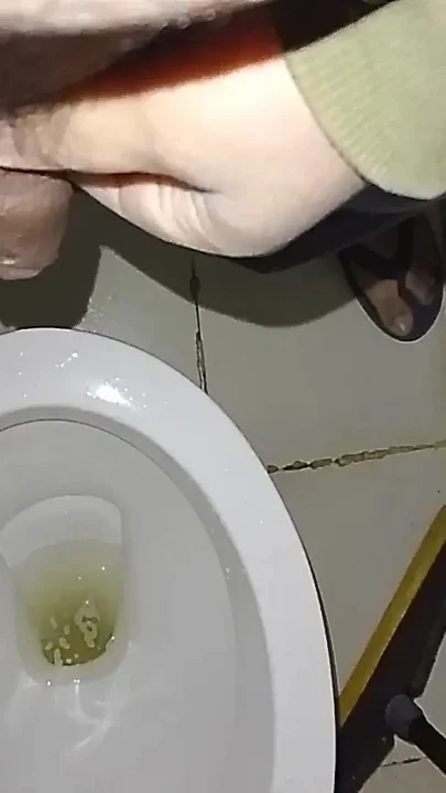 Pissing Video