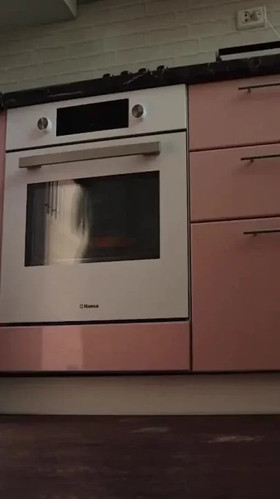 A Neighbor Fucked a Married Chick Right in the Kitchen