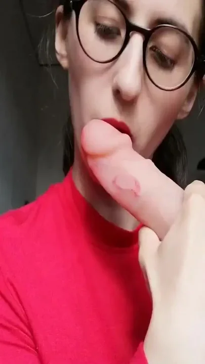 Messy lipstick blowjob