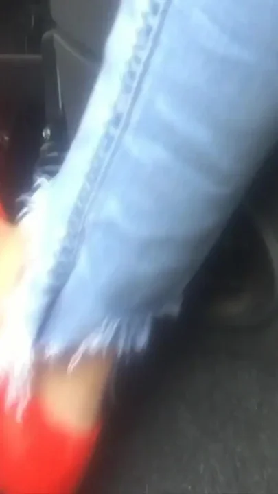 Pedal pumping by blond glasses Milf