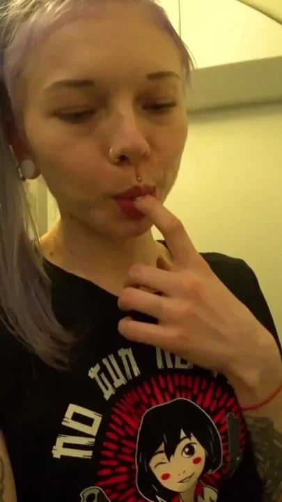 Horny girl masturbates in an airplane toilet Karneli Bandi