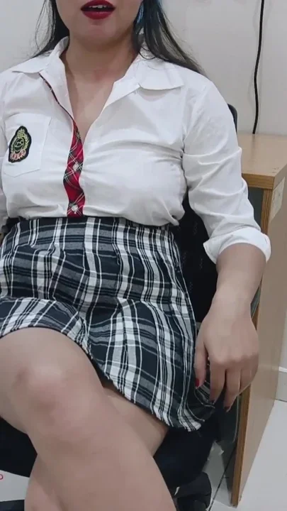 Indian College Teacher Giving Sex Lesson to Her Young Desi Student and Fucked