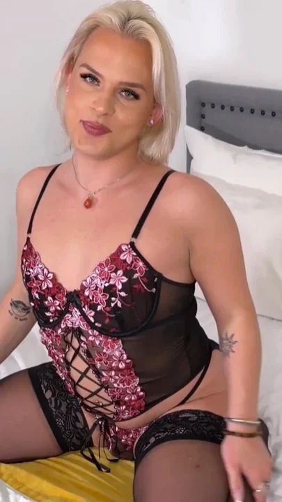 Blonde Babe Leona Get Hot Anal Creampie
