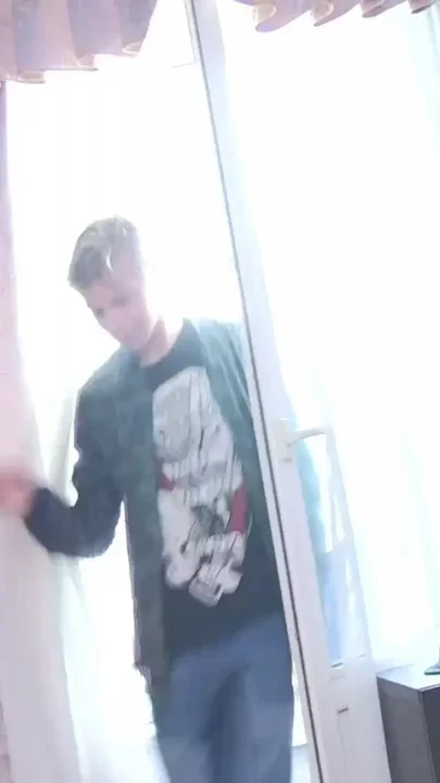 Cute boy Liam makes pale Twink James cum with his hands