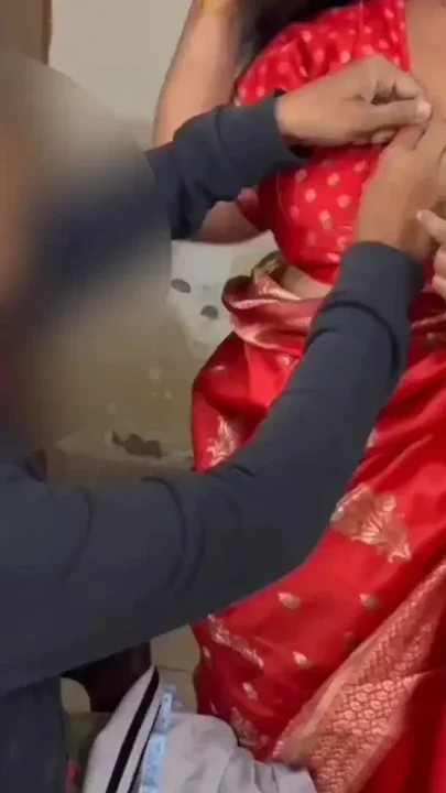 Desi Bhabhi fucked by Tailor at ShopVery hot and Clear Audio Clip 1