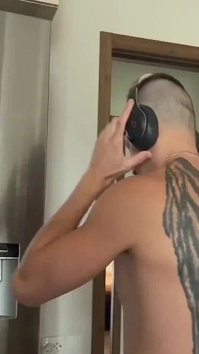 Twink Does Naked Cleaning While His Stepfather Is Not at Home - 560