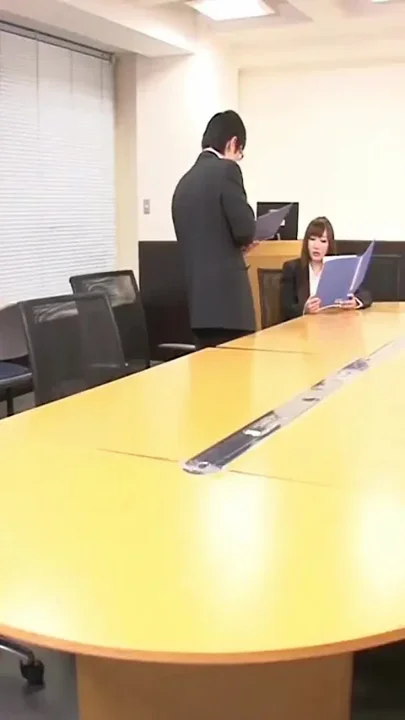 Office Temptation - the Pantyless Coworker Suddenly Undresses Right Before His