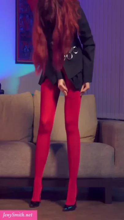 Jeny Smith trying yoga pants