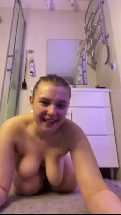 Double penetrating and squirting on cam Clip 2