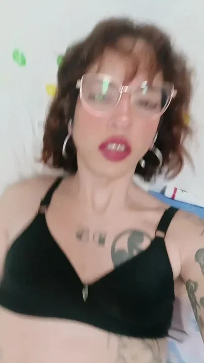 I like to show my ass of a trans whore