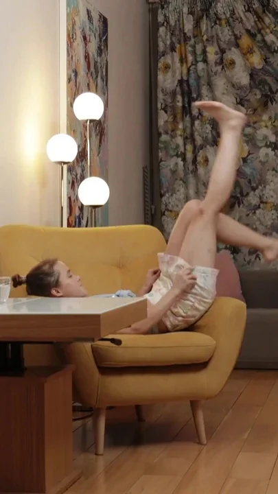 Cute Teen Shows First Time Naked Her Flexi Body