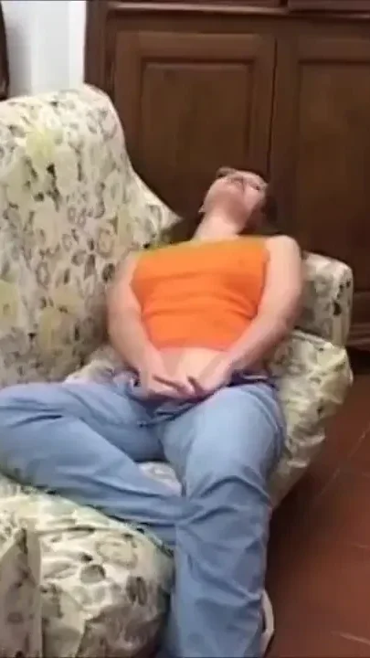 Young man sells horny MILF and enjoys making her cum