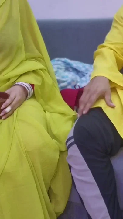 Chacha Sasur Itne Young Choot Mein Dediya Lund Clip 1