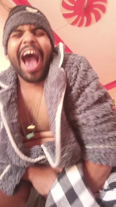 HORNY Indian boy Ismaatdeva was masterbating herself at very sexy way nude