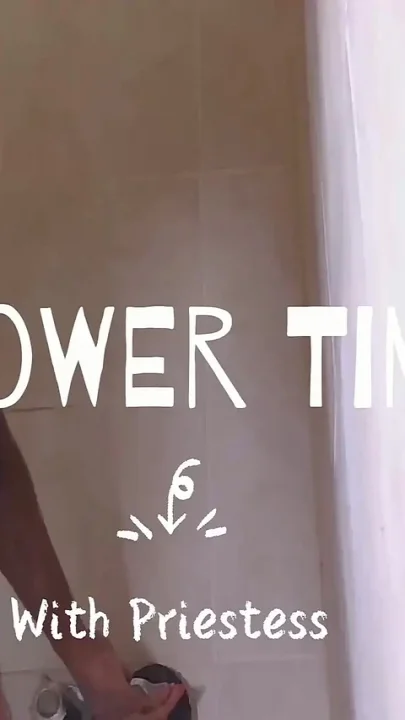 Shaking Ass and Jerkin in the Shower