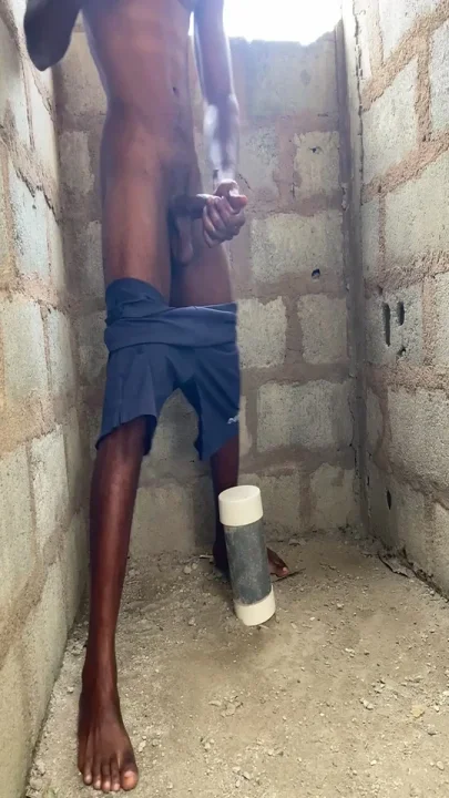 Watch me cum in uncompleted building whiles I wait for the bread seller