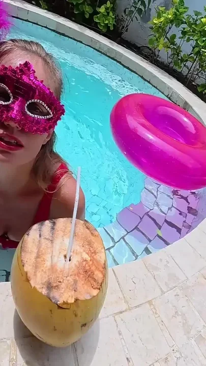 Amateur Hotwife Gets a Messy Facial by the Pool