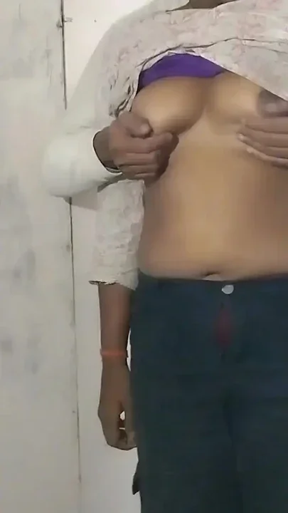 18 year old desi girl ki chudai Clip 1