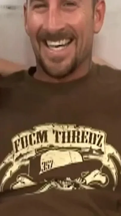 Lucky Mf Gets to Have a Threesome with Hot Bitches and Gives Them a Cumshot