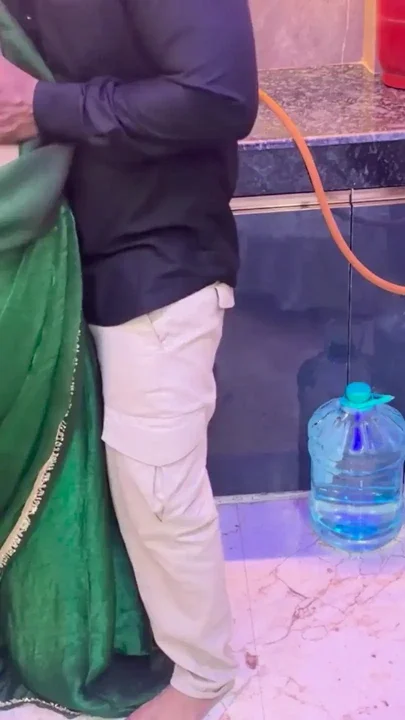 Desi Beautiful Bhabhi Mili Park Mein AUR Ghar tak Aaayi Chudai Ke liye Clip 1
