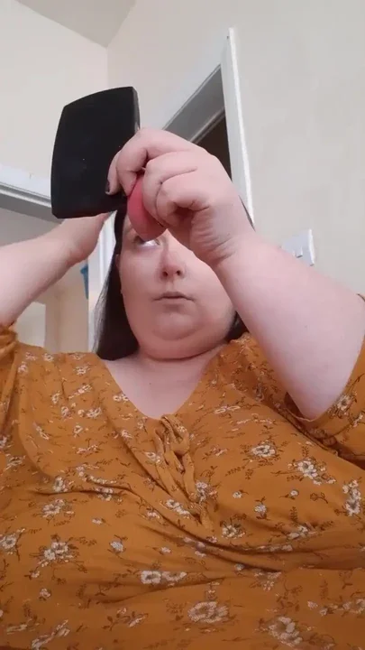 Fan club exclusive - Putting on my make up