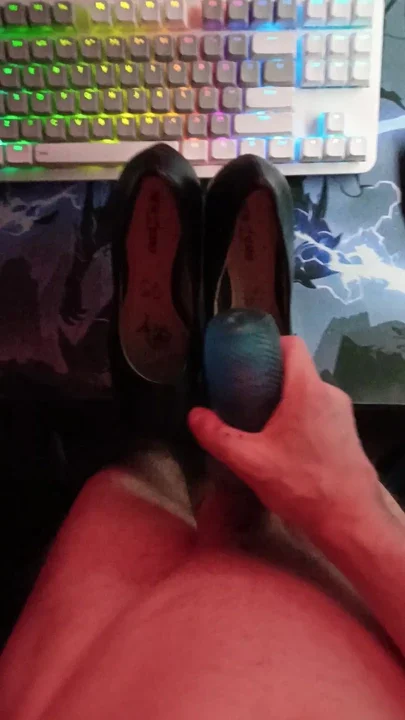 I love cumming on a girlfriend's shoes