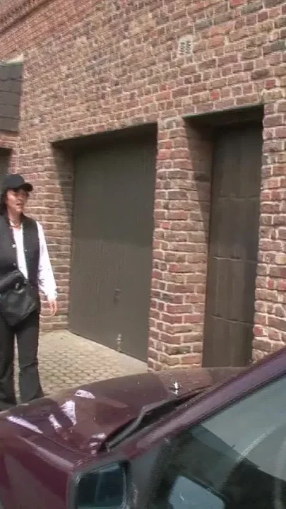 The lady of traffic control let him cum on her vagina
