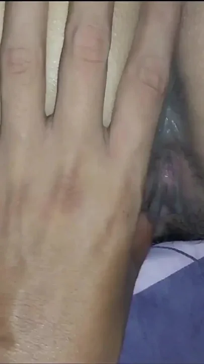 My Neighbor Is Very Horny and She Asks Me to Fuck Her Pussy Without a Condom