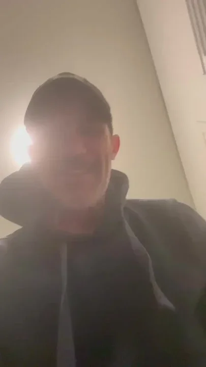 Dad shows his cumshots