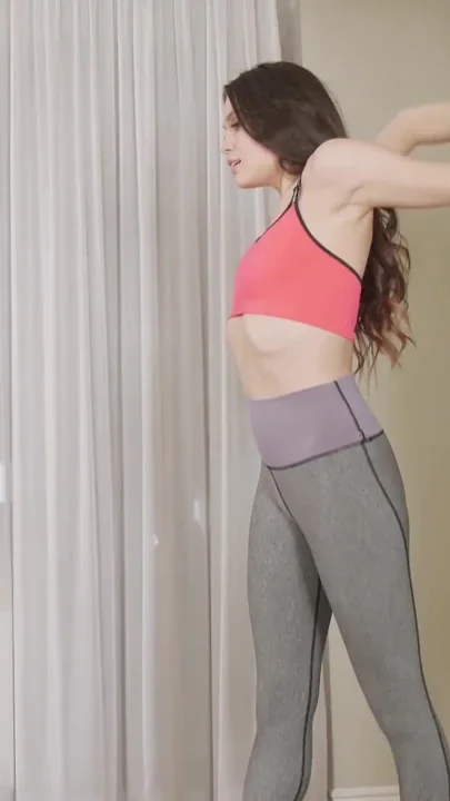 Teen masturbation in extreme flexi positions