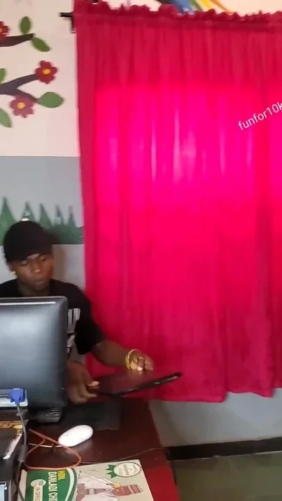 Supervisor Fucks Hot Babe in Office