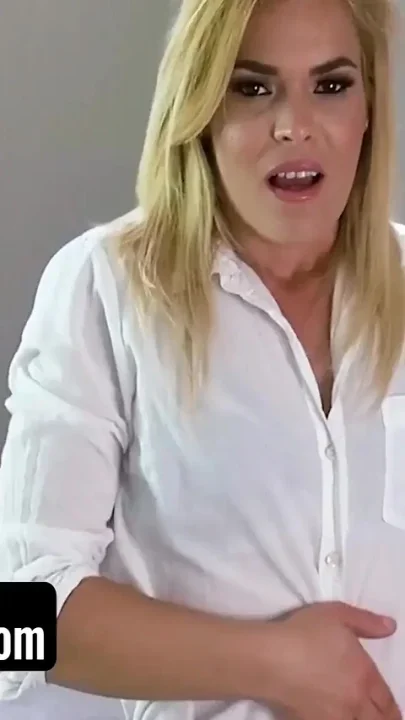 PervMom - Stepson accidentally saw his stepmoms nakedness when he walks-in into her room