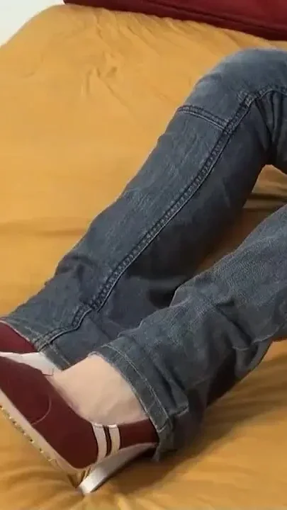 Amateur Wife in French Toes Footjob POV
