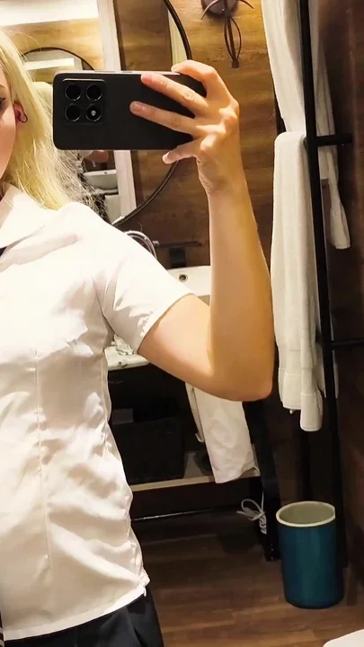 Luna Lovegood Squirts Until Receives a Lot of Cum