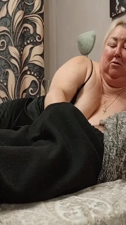 On a Weekend a Neighbor Sucks a Dick and Swallows Cum