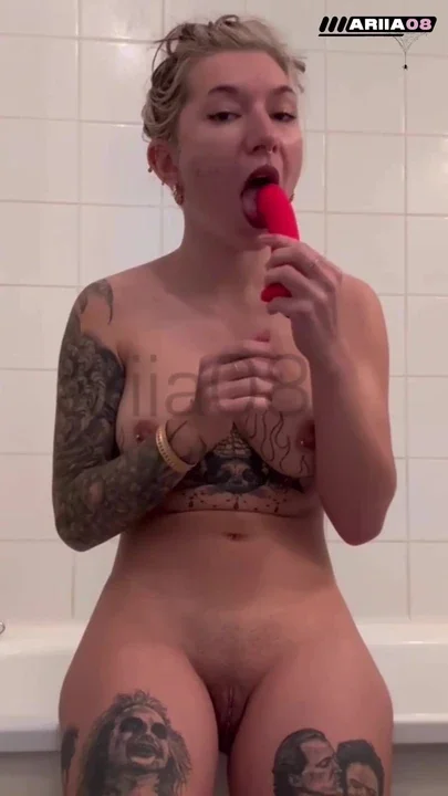 One orgasm a day until Christmas Day 4 I make myself in my bathroom with my new