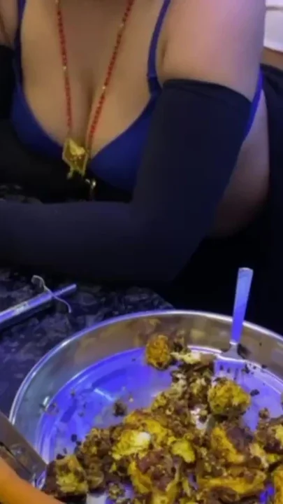 Chachi Ki Jabardast Chudai Kari Kitchen mein Jab wo khana Bnarahi thi Clip 2