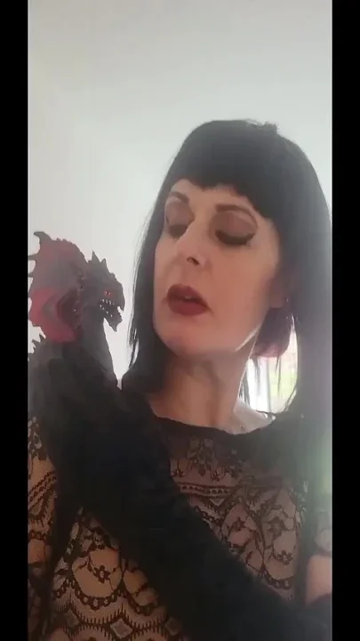 Lady Dragonkeeper Juliette Redhead Gets off for King Dragon BBC